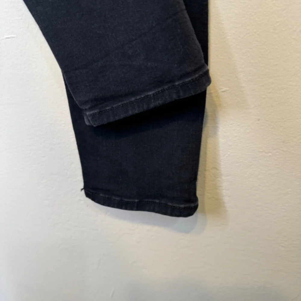 Just Black Denim | Mid Rise Form Fitting Slight Stretch Chic Skinny Jeans
